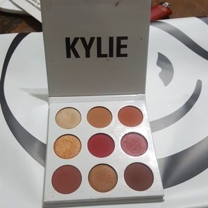 Kylie cosmetics burgundy palette